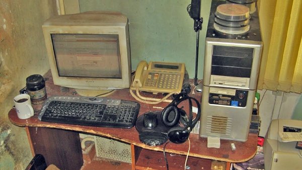 photograph of a cool 'puter